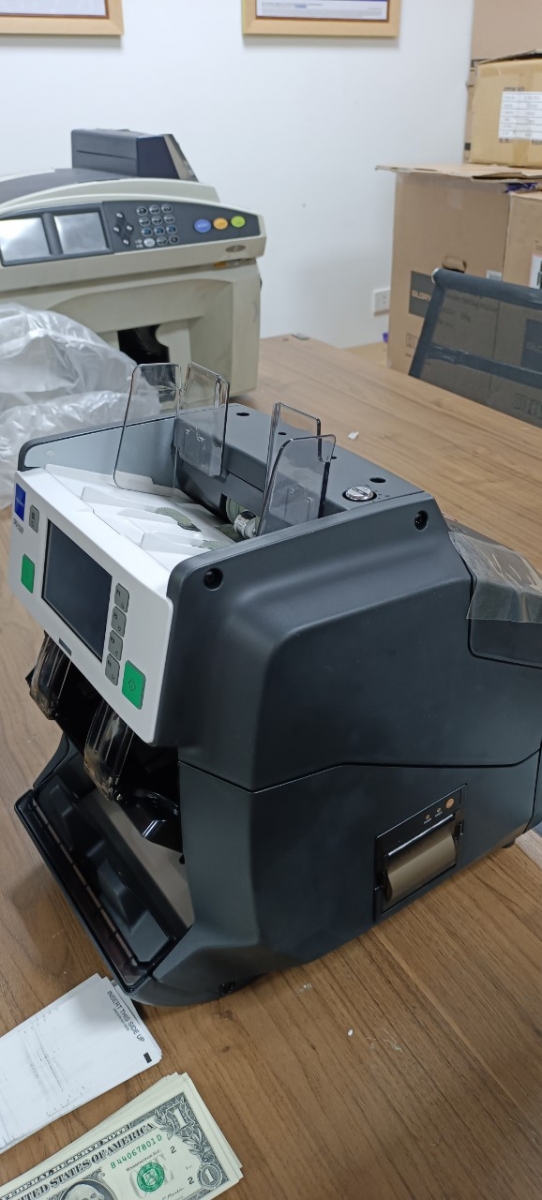 Máy đếm tiền GLORY GFS-220C sở hữu công nghệ kiểm giả tiên tiến hiện đại giúp soi-phát hiện tiền siêu giả Máy đếm tiền GLORY GFS-220C sở hữu công nghệ kiểm giả tiên tiến hiện đại giúp soi-phát hiện tiền siêu giả